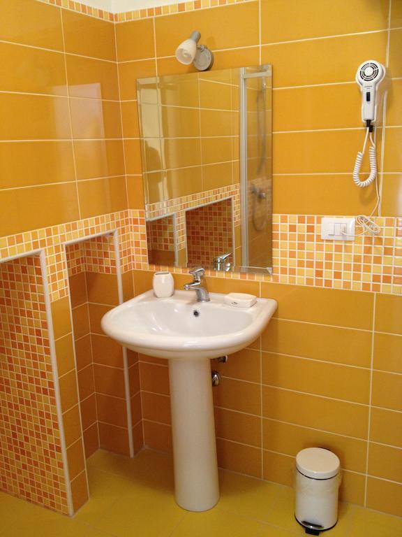 Hotel Residence Thalassa Реджо ди Калабрия Стая снимка
