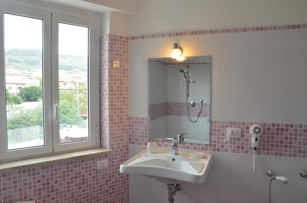 Hotel Residence Thalassa Реджо ди Калабрия Стая снимка